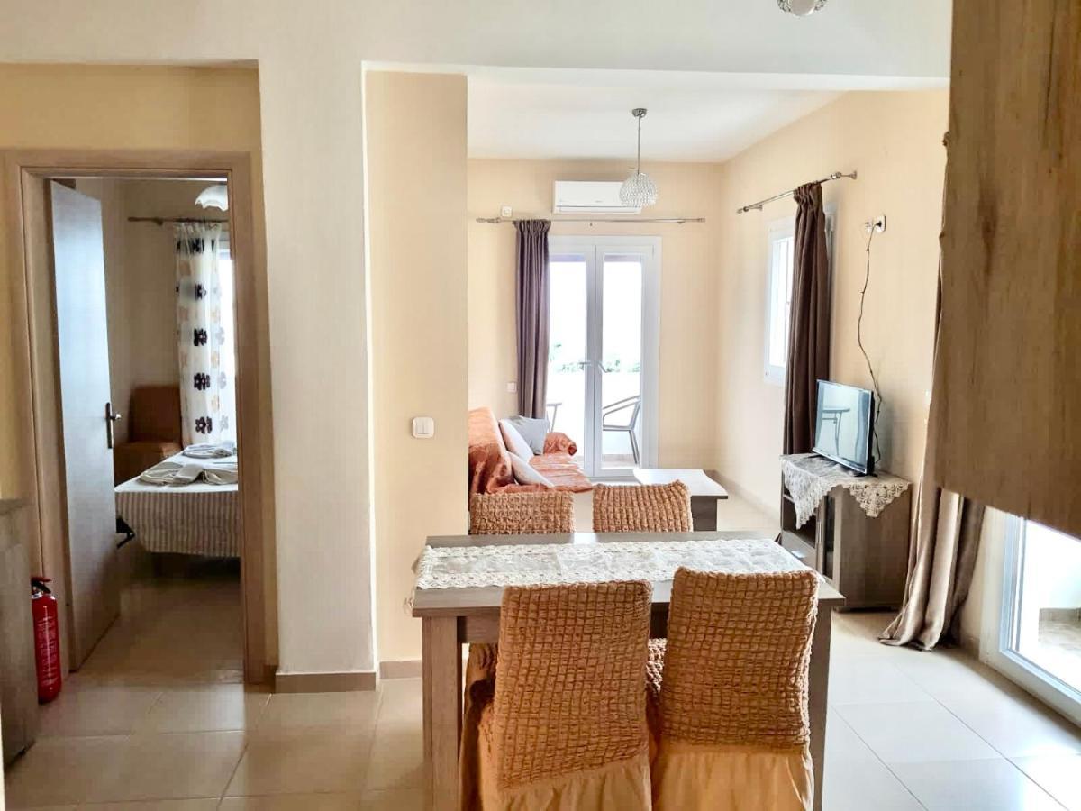 Votsalo Pool Apts Калами Екстериор снимка