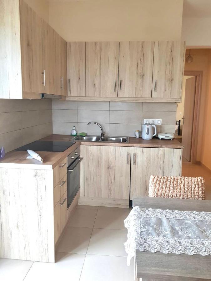 Votsalo Pool Apts Калами Екстериор снимка