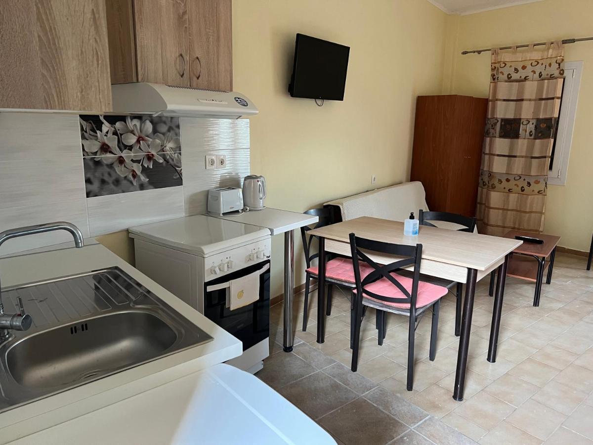Votsalo Pool Apts Калами Екстериор снимка