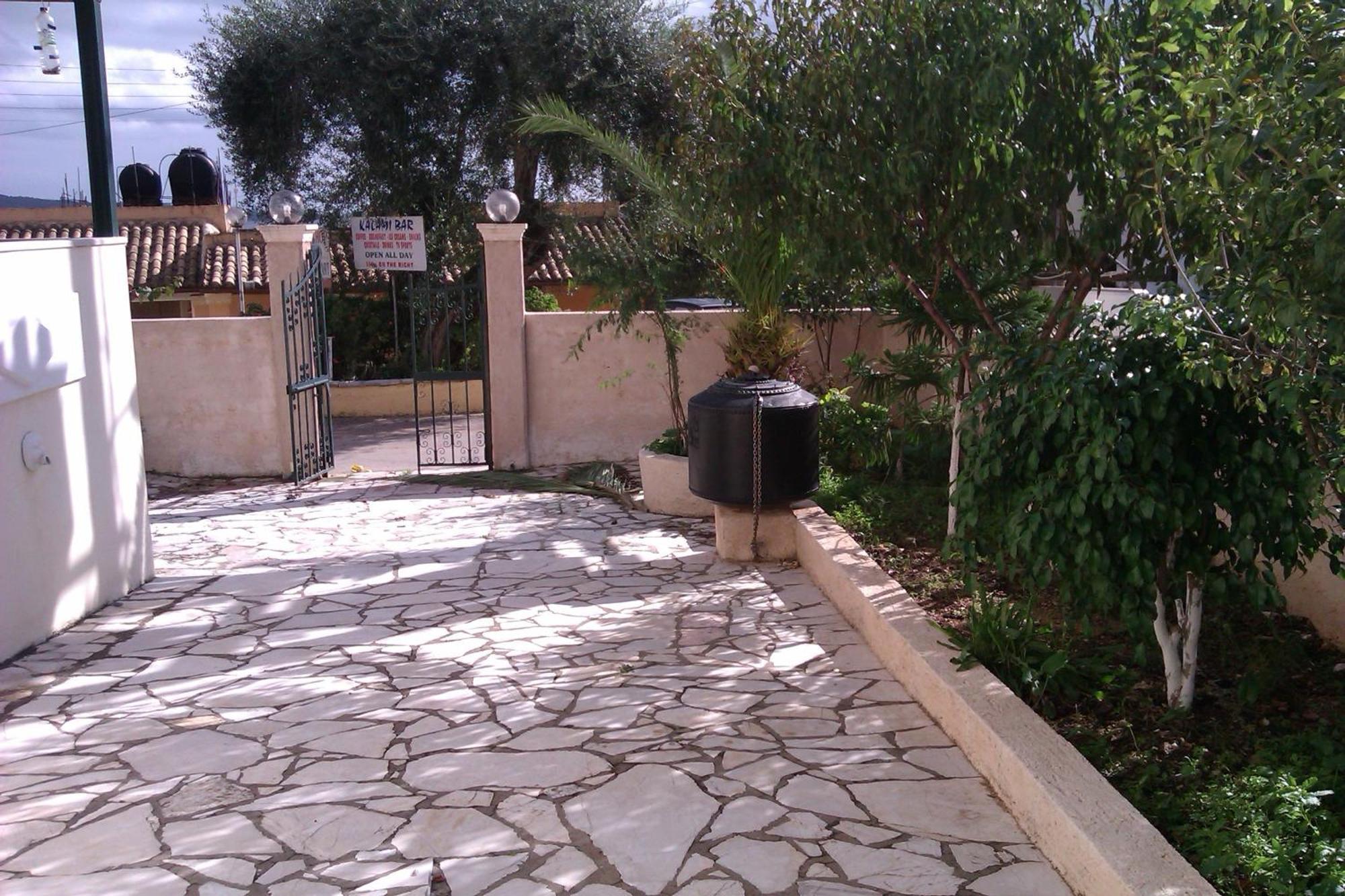 Votsalo Pool Apts Калами Екстериор снимка