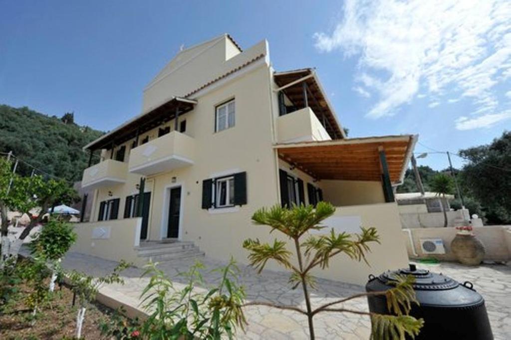Votsalo Pool Apts Калами Екстериор снимка