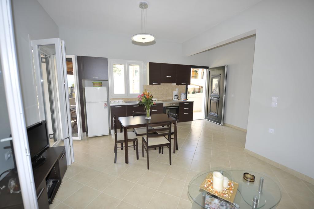 Votsalo Pool Apts Калами Екстериор снимка